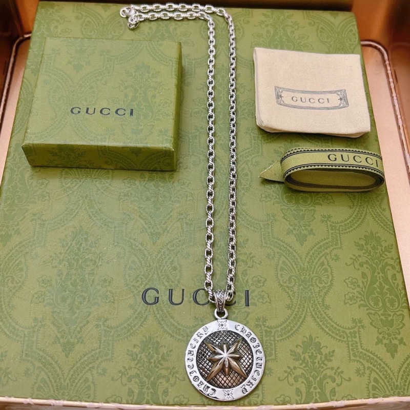 G*u*i necklaces